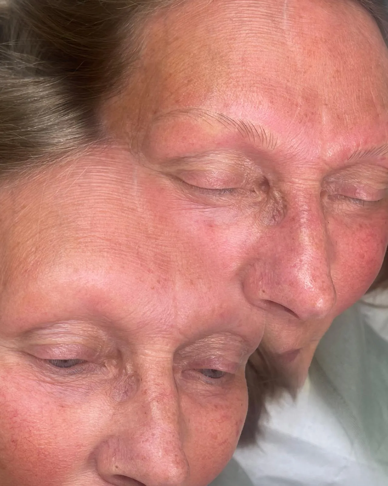 A client's natural brows on mature skin before treatment