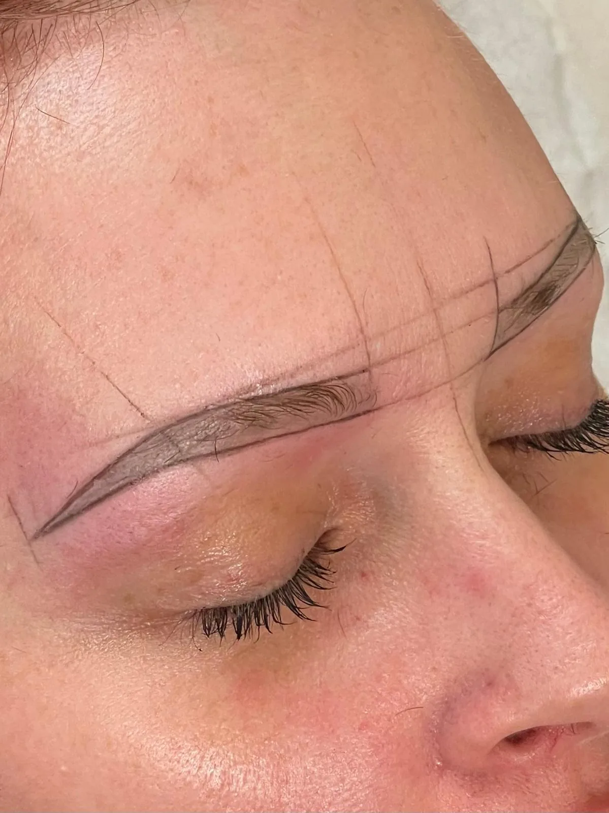 Brow shape outlined and mapped before powder brows treatment